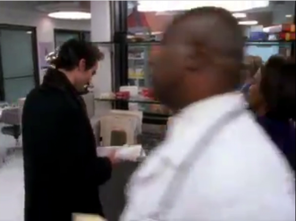 6x22_SpecialDelivery011.png