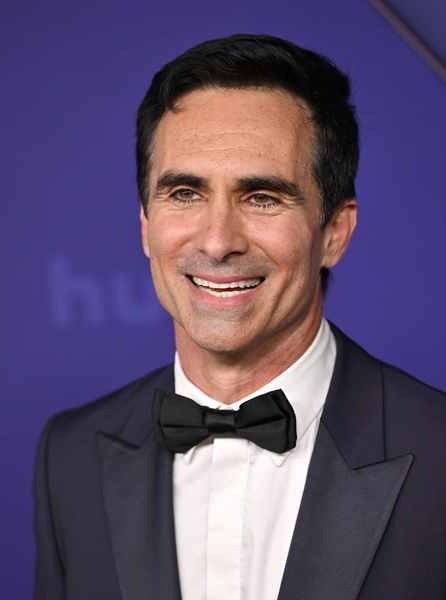 Click to view full size image
==============
76thPrimetimeEmmys001.jpg 76thPrimetimeEmmys001.jpg